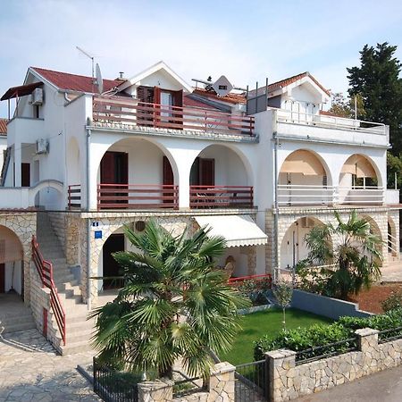 Apartment Ivan By El-Pi Tours Malinska Exterior photo