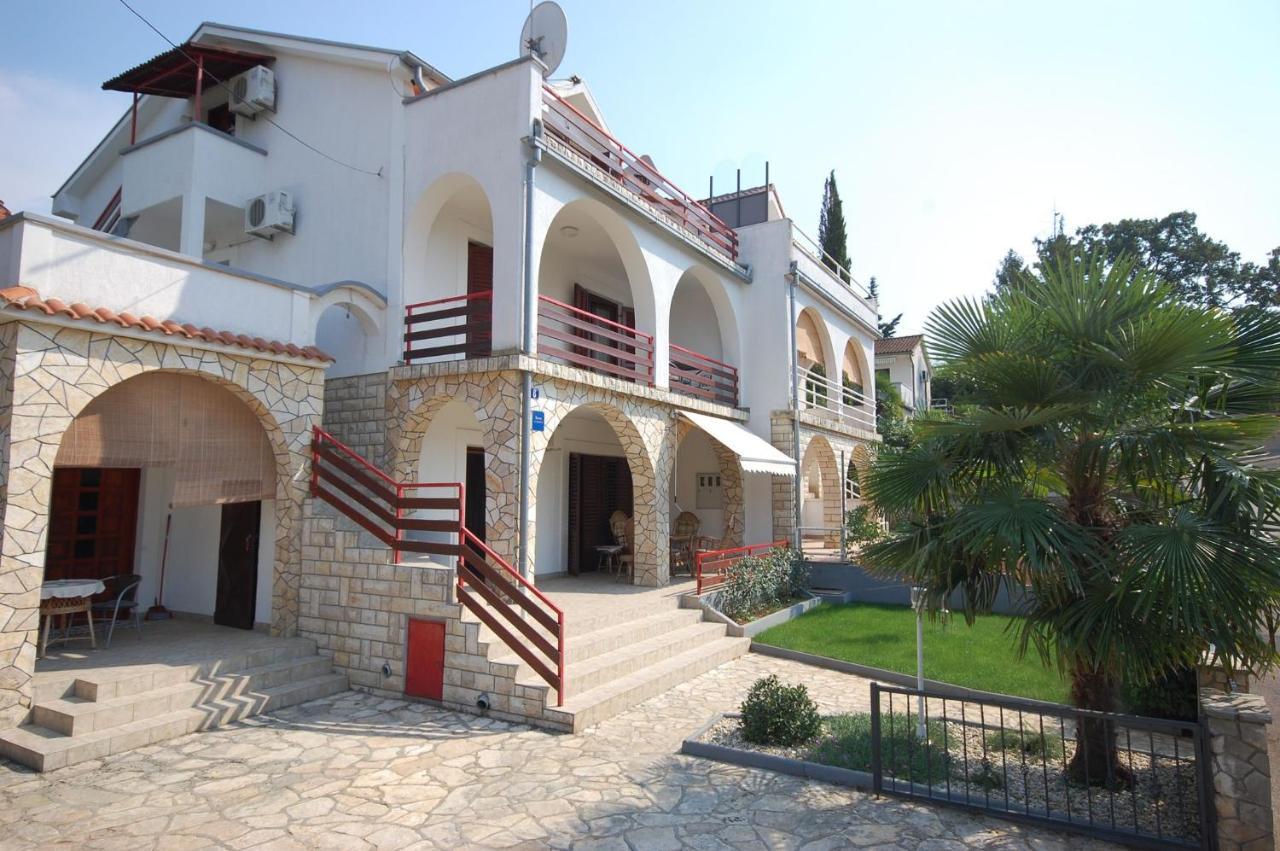 Apartment Ivan By El-Pi Tours Malinska Exterior photo