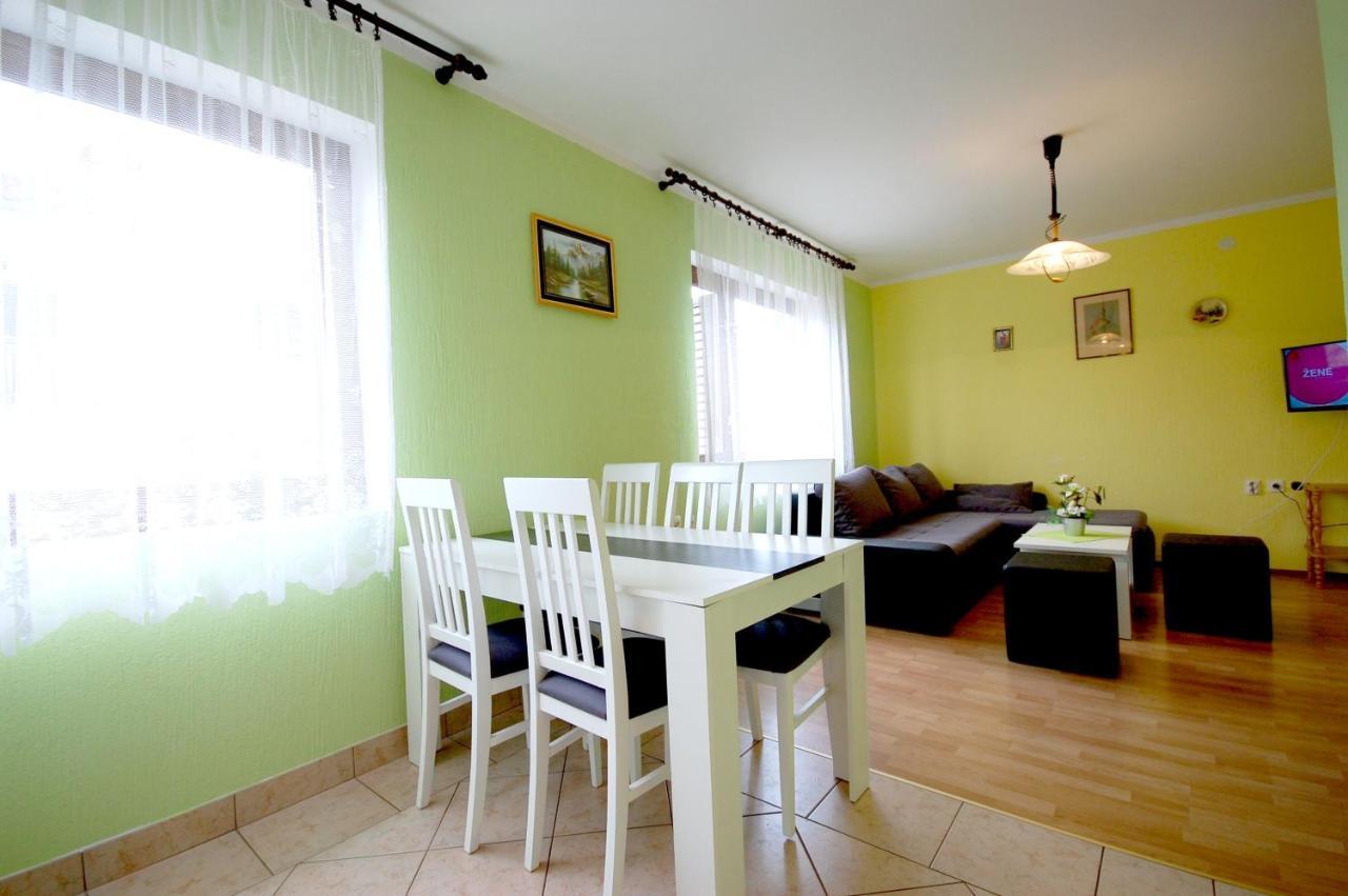 Apartment Ivan By El-Pi Tours Malinska Exterior photo