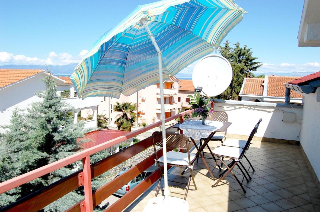 Apartment Ivan By El-Pi Tours Malinska Exterior photo