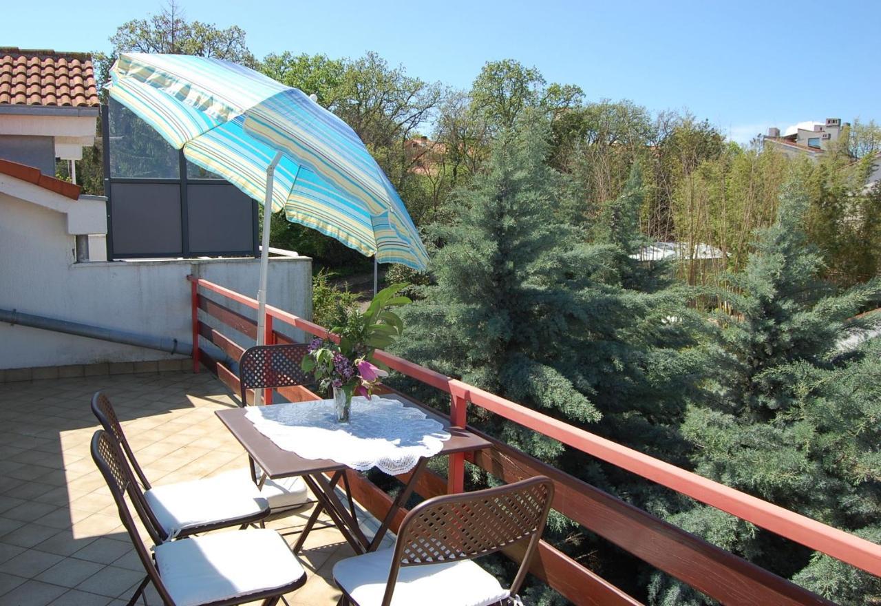 Apartment Ivan By El-Pi Tours Malinska Exterior photo