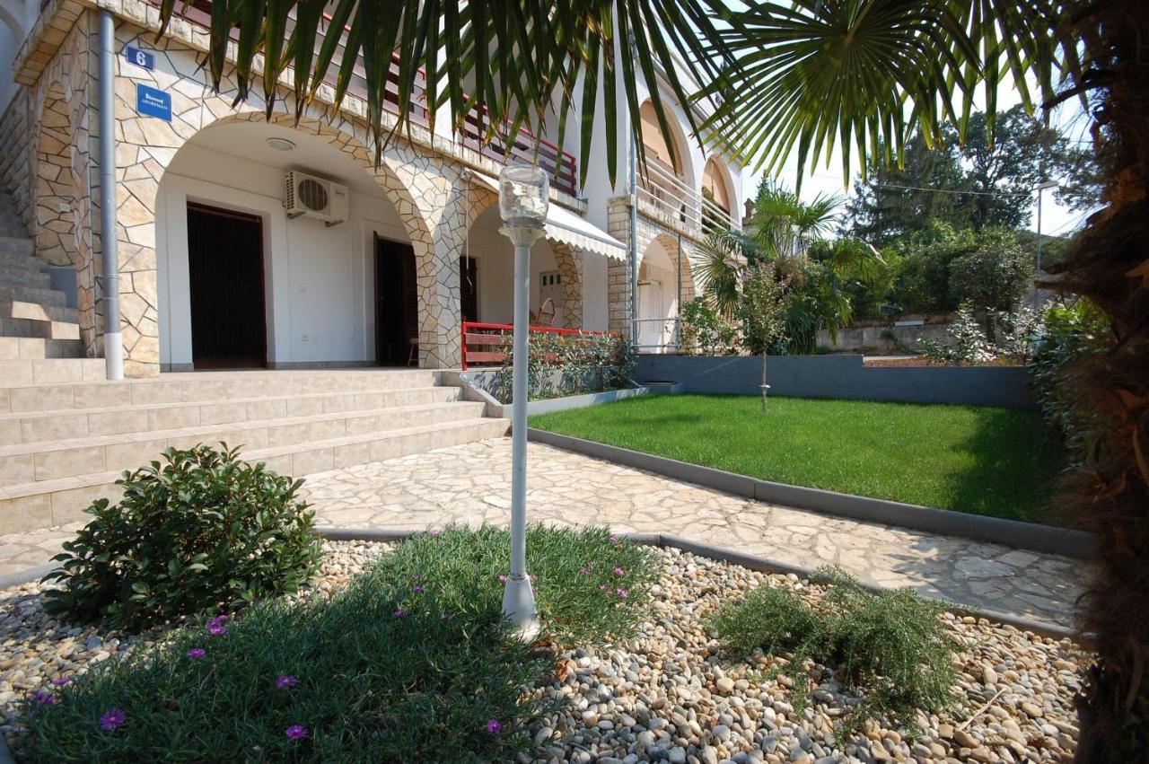 Apartment Ivan By El-Pi Tours Malinska Exterior photo